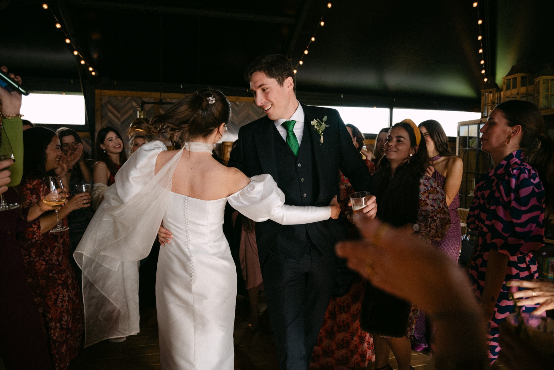 Discurso de los padrinos ante los invitados — boda de Carmen y Carlos en Prados Moros, Sierra de Madrid
