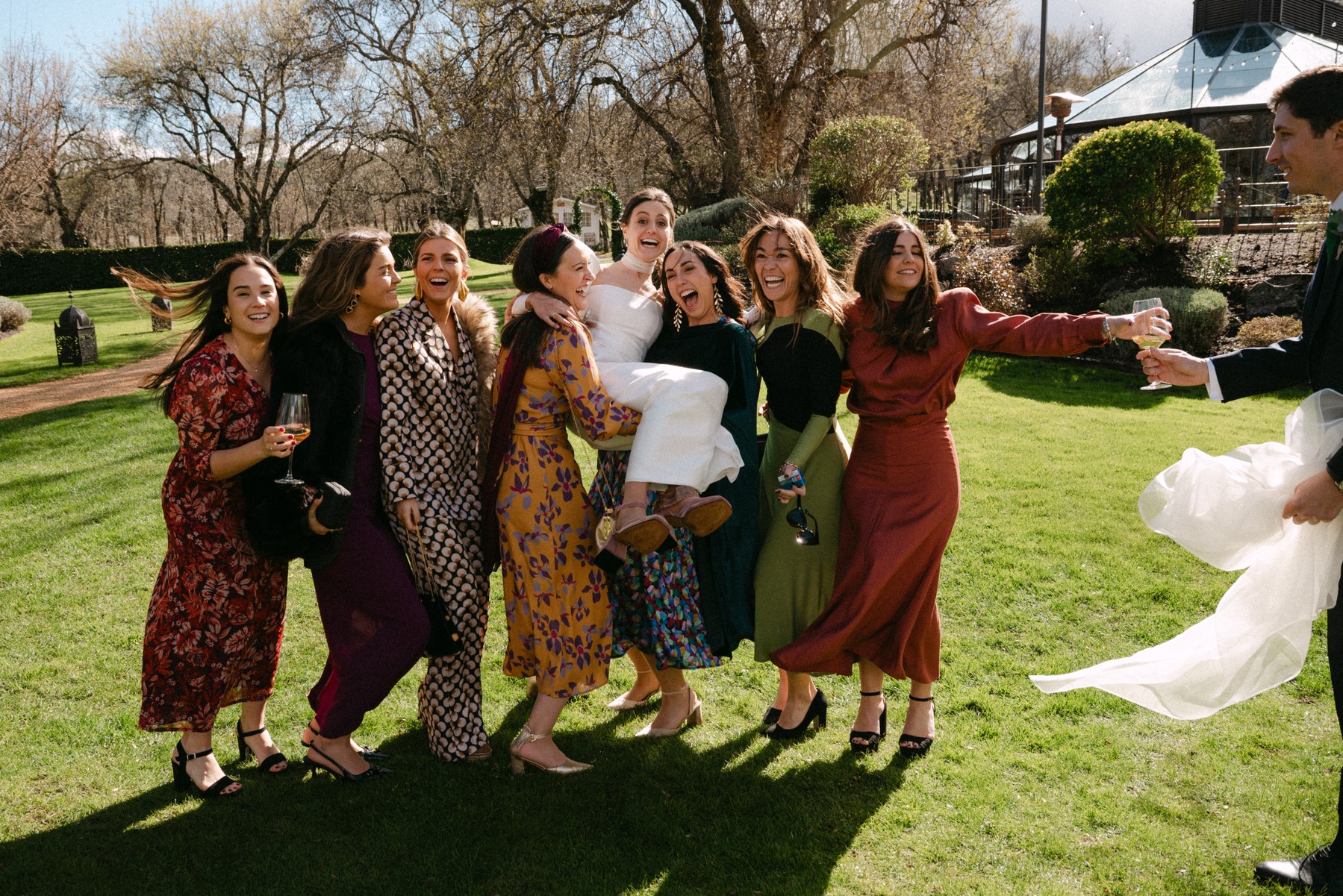 Brindis de los novios con los invitados — boda de Carmen y Carlos en Prados Moros, Sierra de Madrid