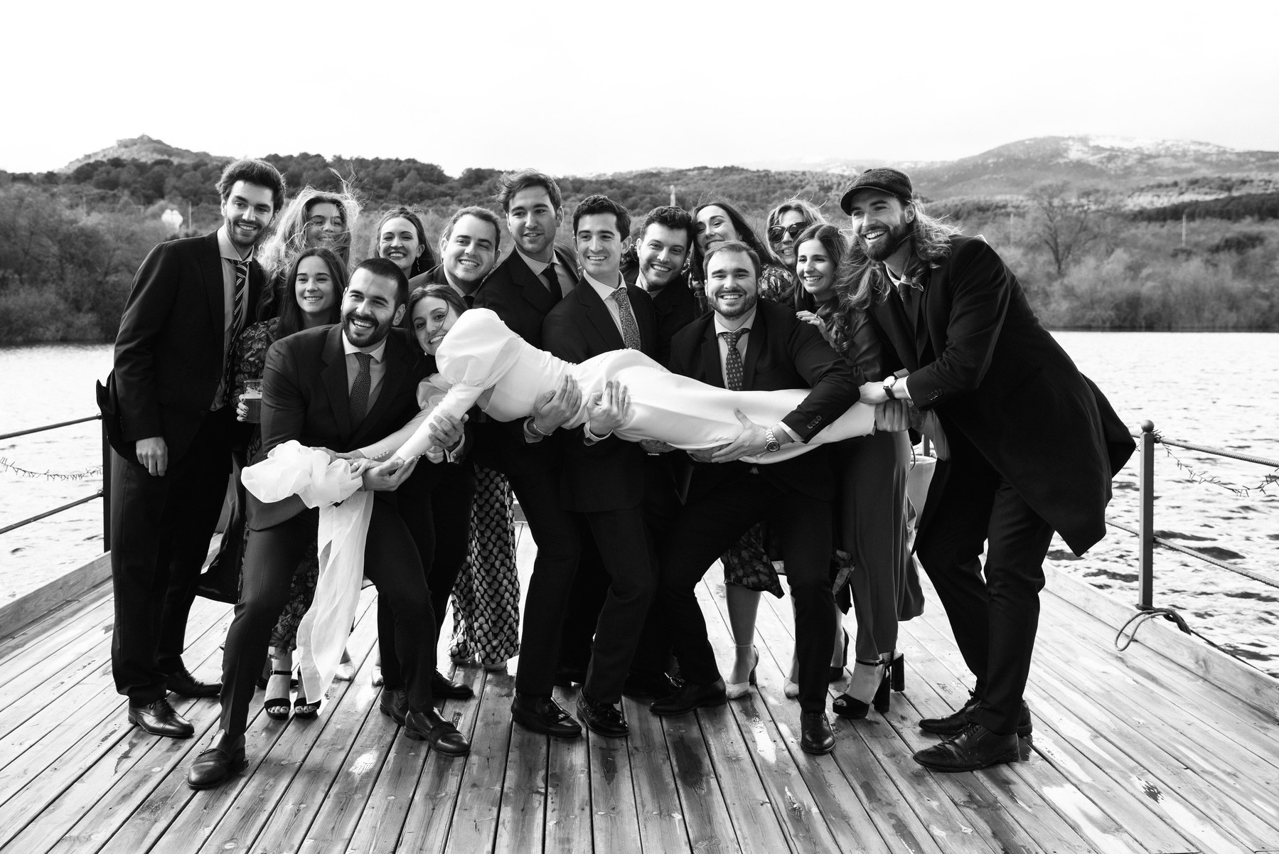 Tarta de boda con velas — boda de Carmen y Carlos en Prados Moros, Sierra de Madrid