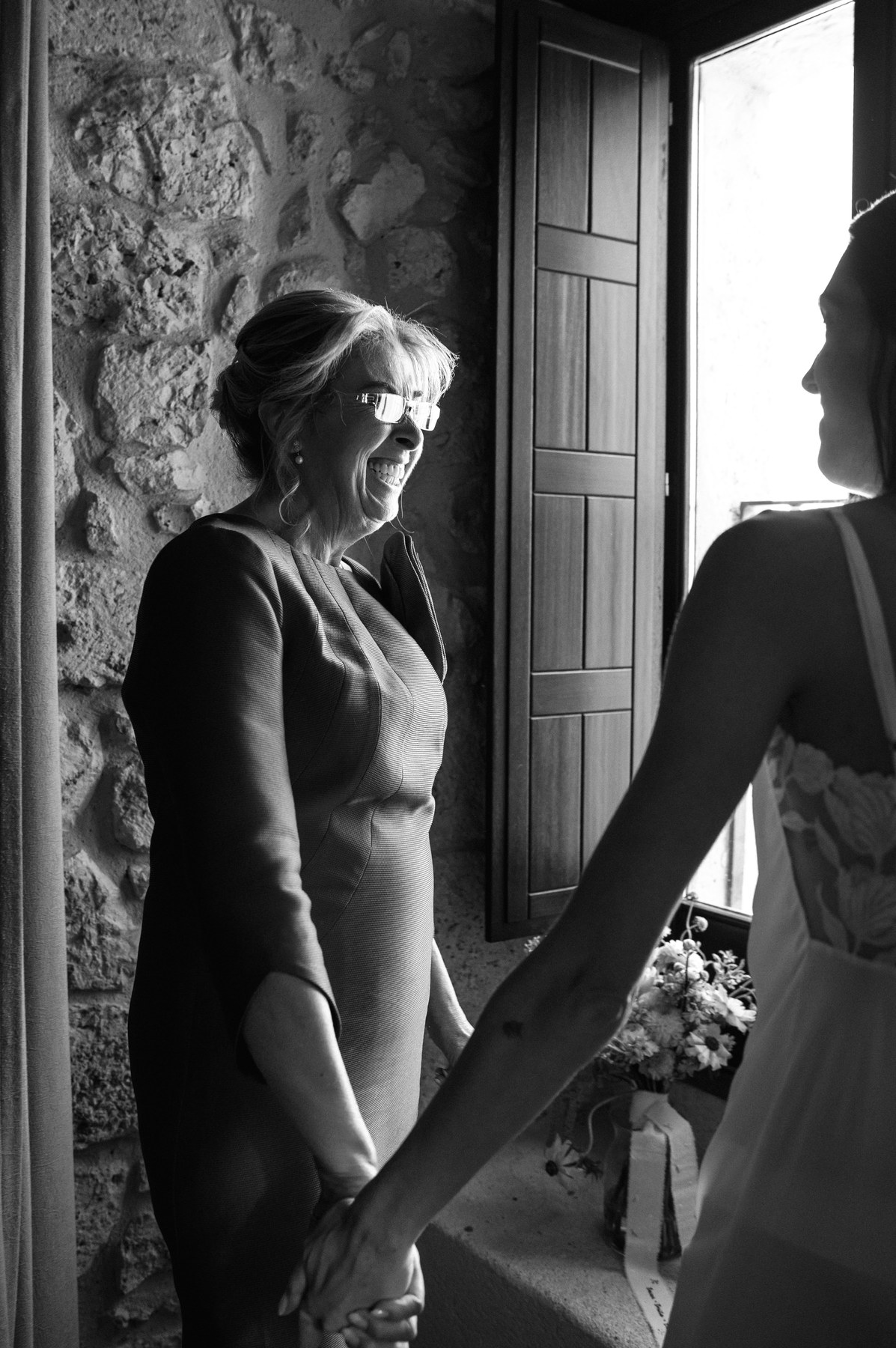 Retrato íntimo del novio antes de la ceremonia — boda de Yolanda y Javier en Dehesa de Canónigos, Valladolid