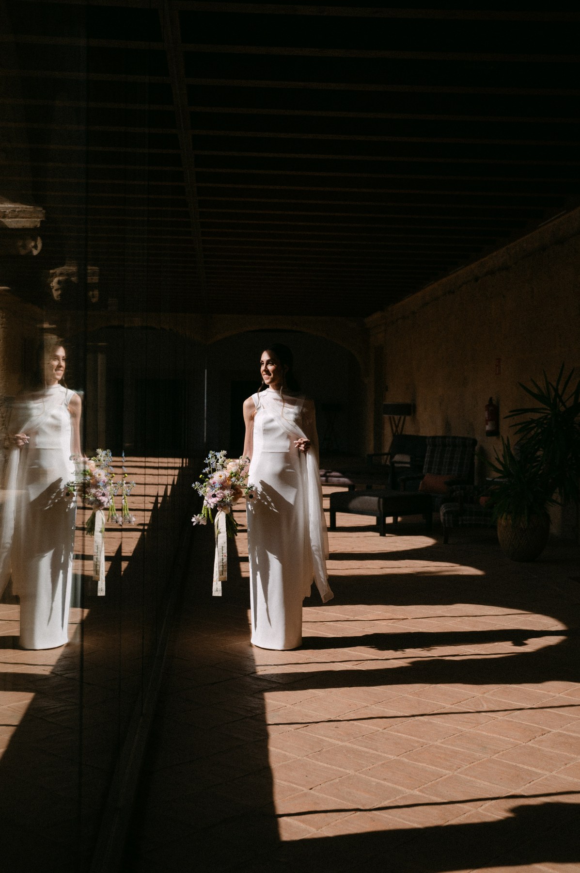 Beso de los novios recién casados — boda de Yolanda y Javier en Dehesa de Canónigos, Valladolid