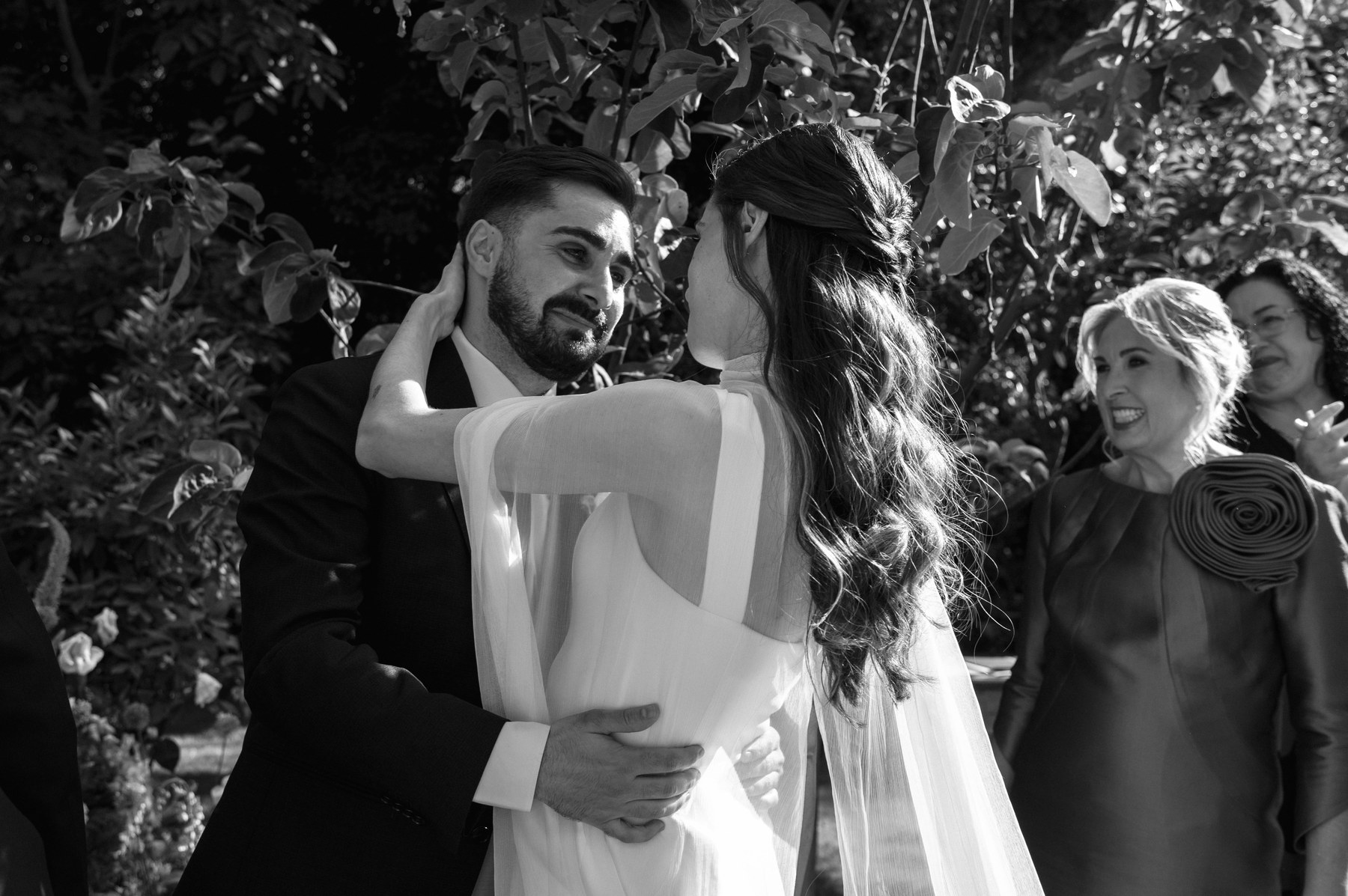 Invitados brindando durante el cóctel — boda de Yolanda y Javier en Dehesa de Canónigos, Valladolid