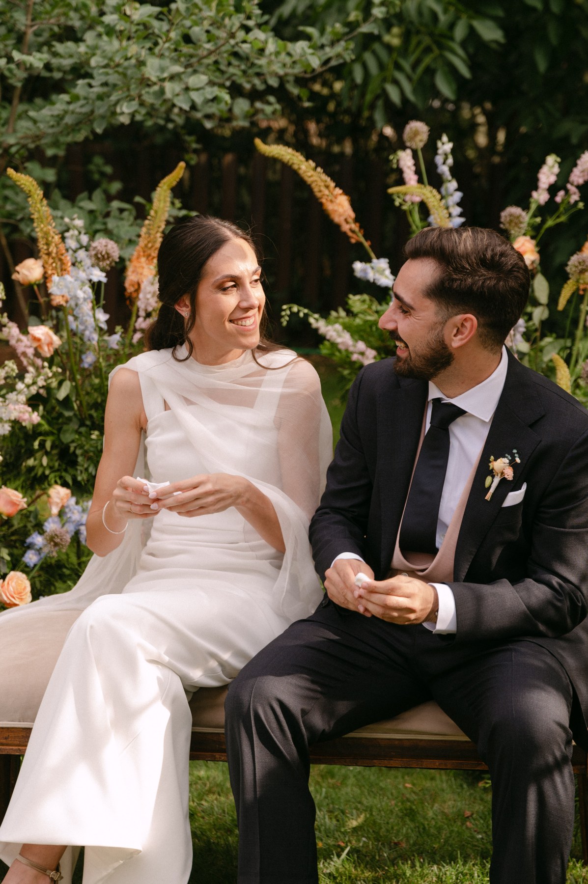 Sesión de pareja al atardecer — boda de Yolanda y Javier en Dehesa de Canónigos, Valladolid