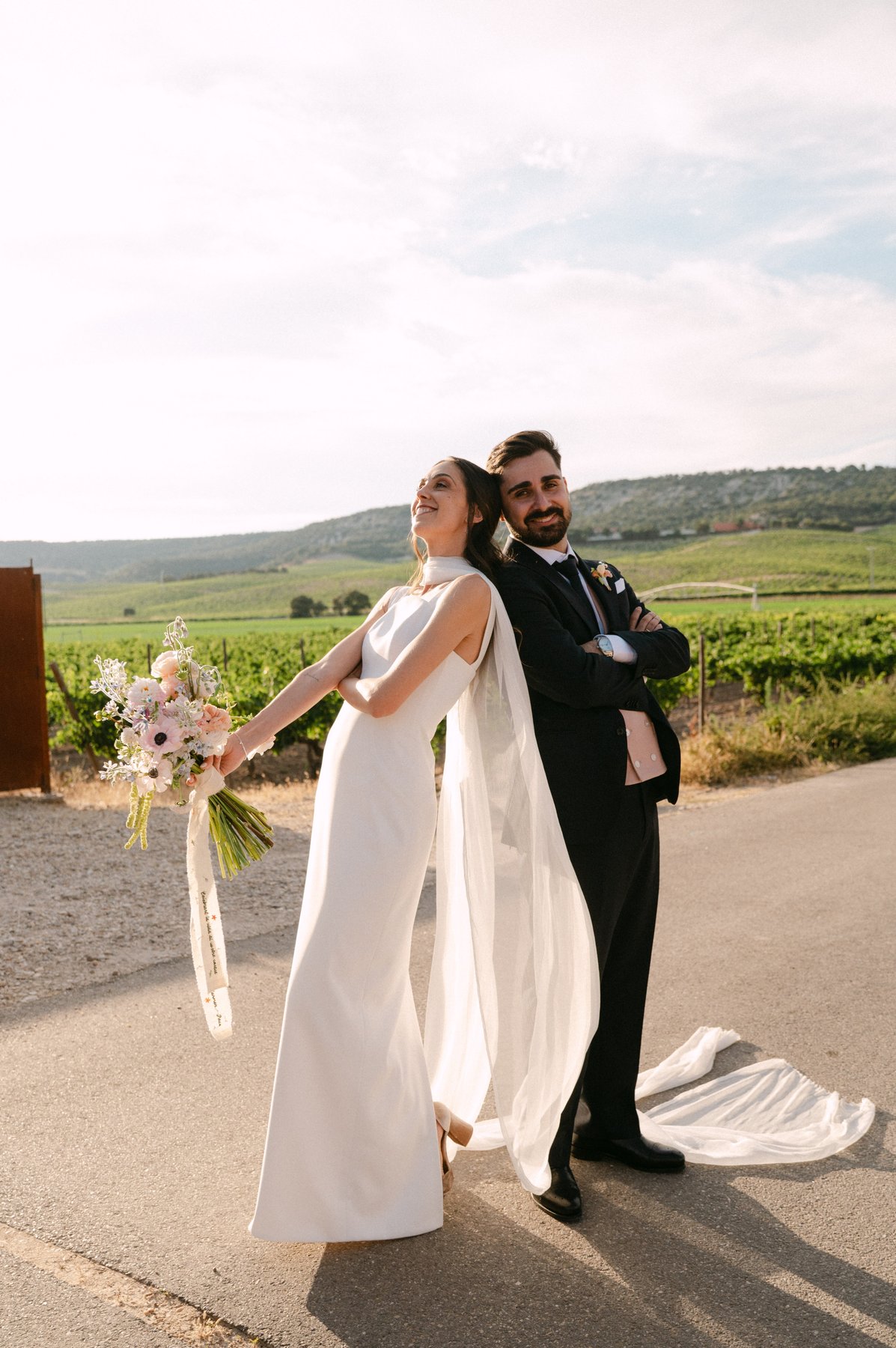 Copas y flores del banquete — boda de Yolanda y Javier en Dehesa de Canónigos, Valladolid