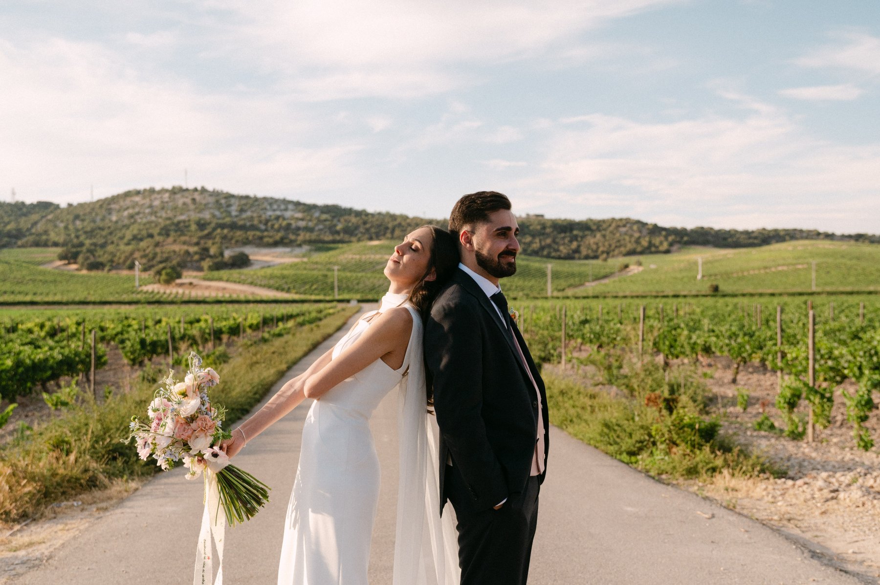 Mesa larga del banquete iluminada — boda de Yolanda y Javier en Dehesa de Canónigos, Valladolid