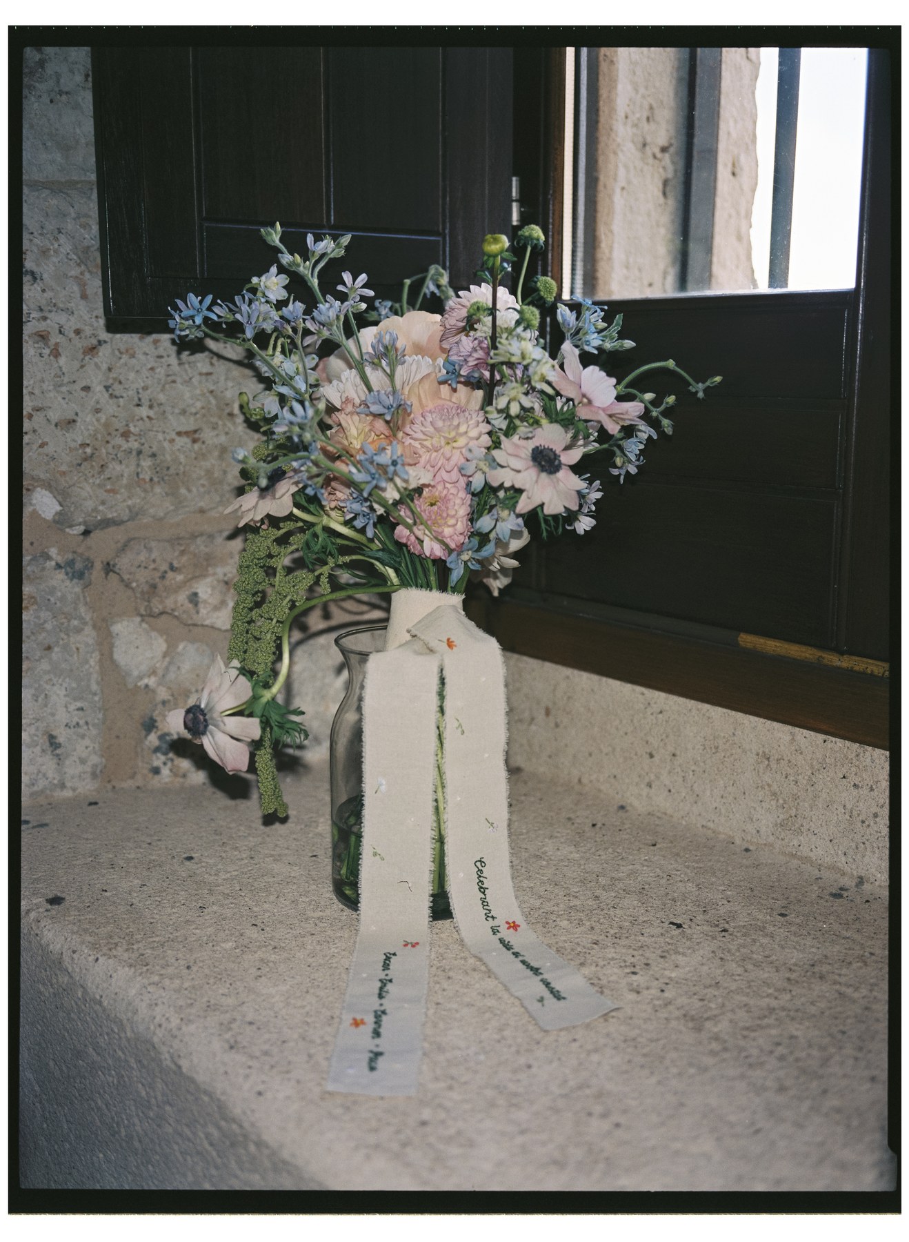 Retrato de los novios tras el 'sí, quiero' — boda de Yolanda y Javier en Dehesa de Canónigos, Valladolid · en 120mm